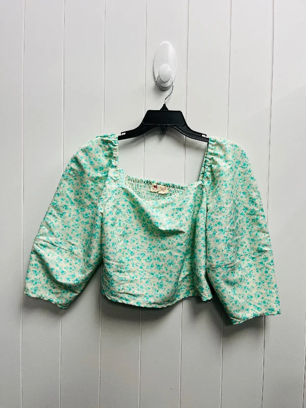 women's tops for those who want to show off their figure in a flattering wayTop Long Sleeve By Levis In Green & White, Size: L