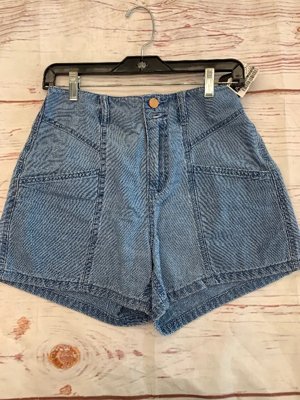 women's casual day shortsBlue Shorts Universal Thread, Size 4