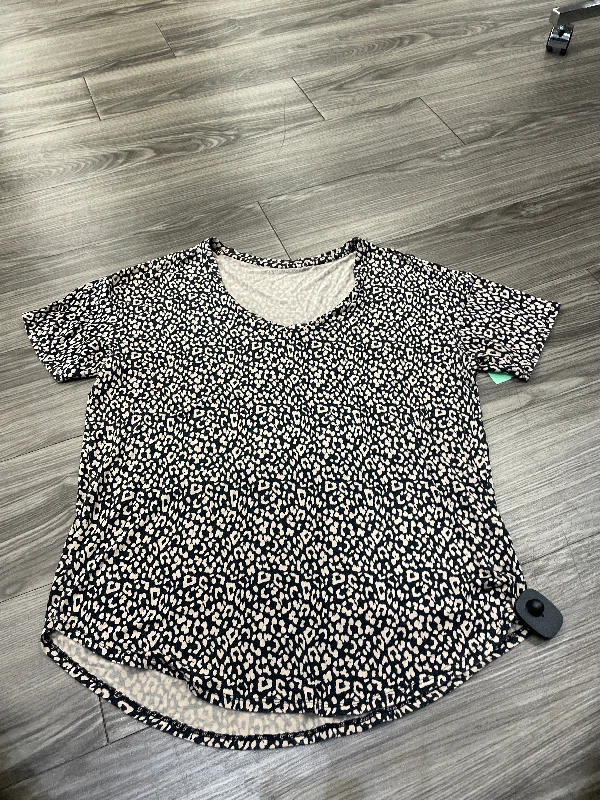 women's tops in solid colorsTop Short Sleeve By American Eagle In Animal Print, Size: S